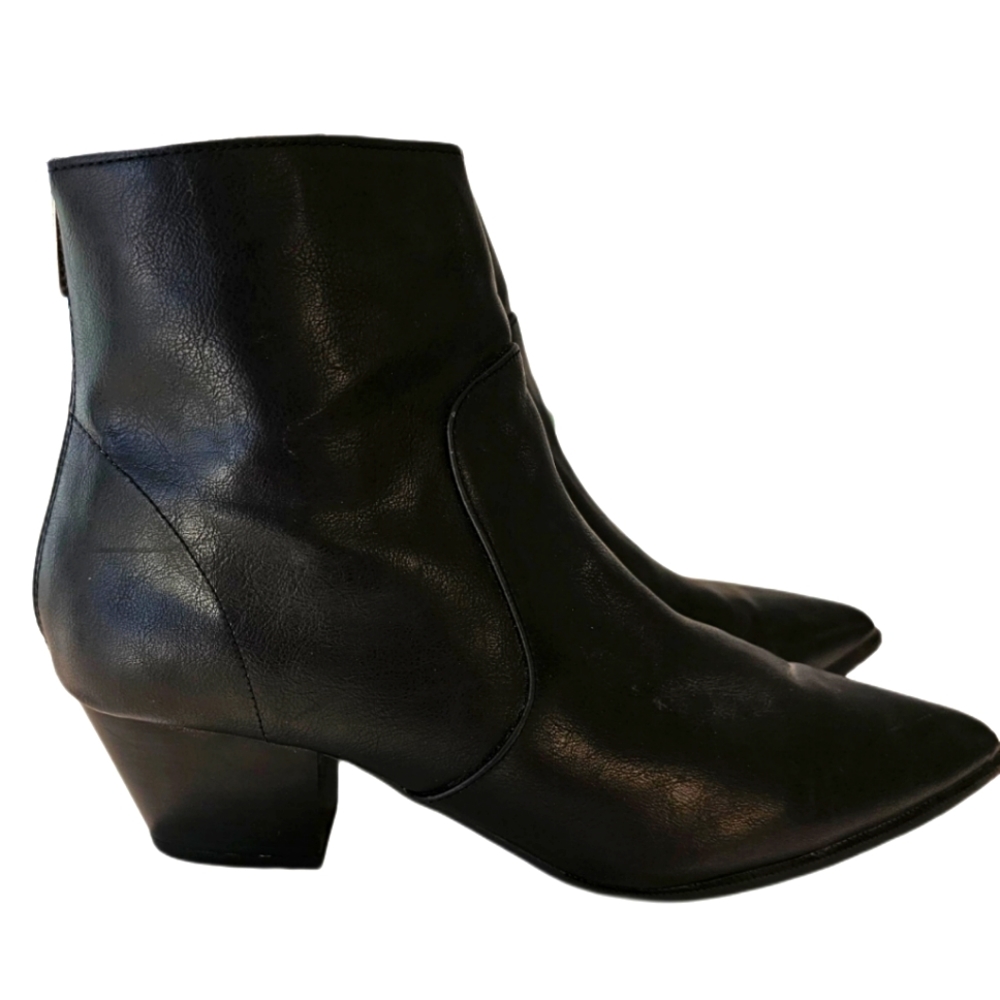 QUPID Black Pointed Toe Ankle Boots, Zip in Back, Size 10